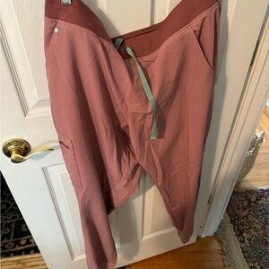 Zamora figs  Mineral Mauve jogger scrubs